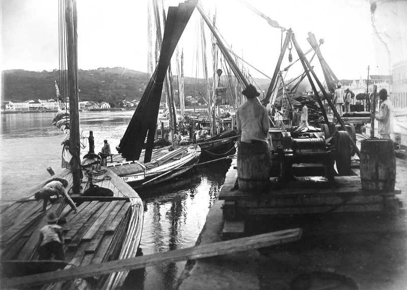 Trabalhadores a beira-mar