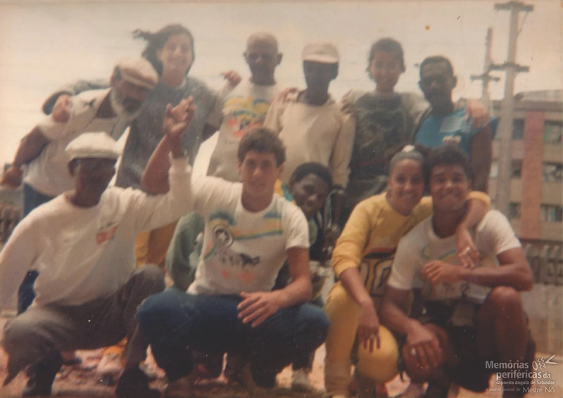 Mestre Nô posando com colegas e amigos